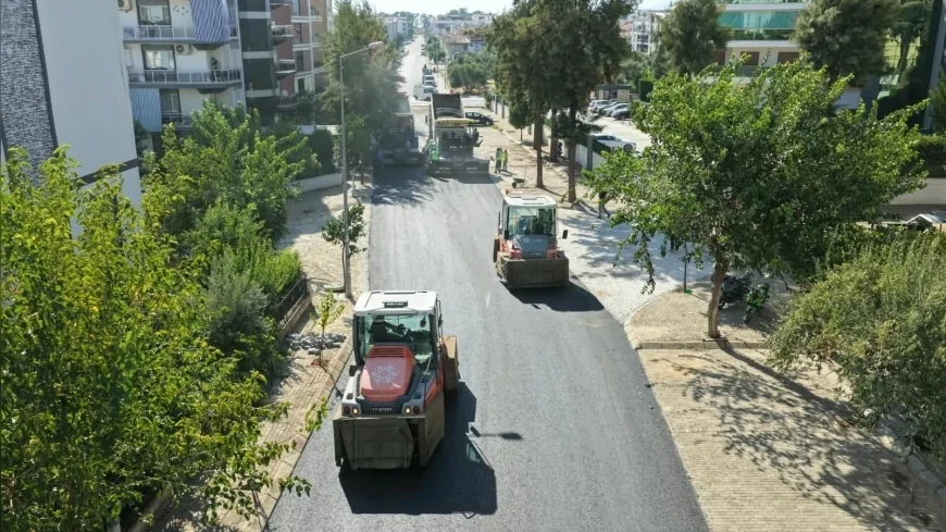 Aydın Büyükşehir Belediyesi, Efeler Dedekuyusu Caddesi’nde sıcak asfalt çalışmalarına başladı