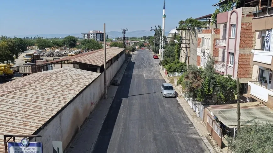 Salihli’de Park Caddesi’nin ilk etap asfalt çalışmaları tamamlandı, Keli Mahallesi’nde çalışmalar sürüyor