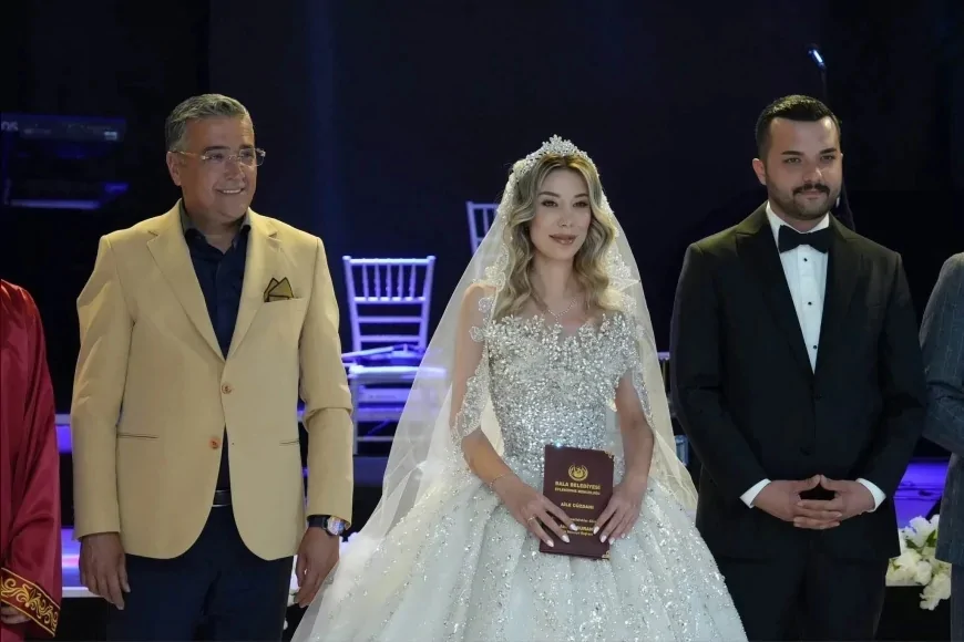 MHP Ankara İl Başkanı Alparslan Doğan, Elif Özdemir ve Ömer Faruk Koç’un Düğününde Halay Başına Geçti