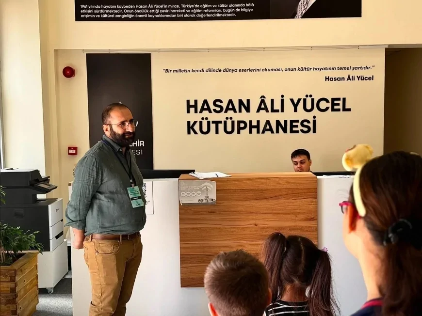İzmir Büyükşehir Belediyesi Hasan Âli Yücel Kütüphanesi’nde çocuklar yıldızlar ve gezegenlerle gökyüzüne yolculuk yaptı