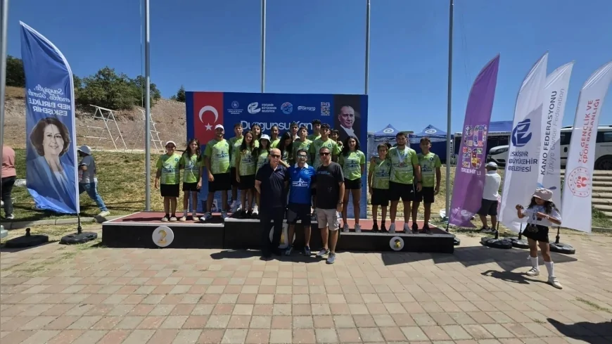 Bursa Büyükşehir Belediyespor kanocuları Eskişehir’de Türkiye Şampiyonası’ndan 12 madalyayla döndü