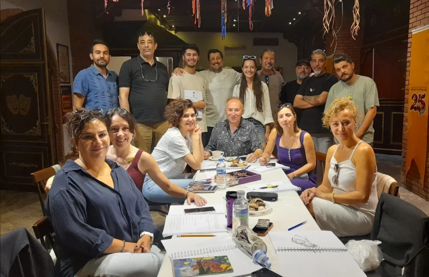 Eskişehir Şehir Tiyatroları yeni sezona “Karanlıktan Bahsetmek Yok” oyunuyla hazırlanıyor