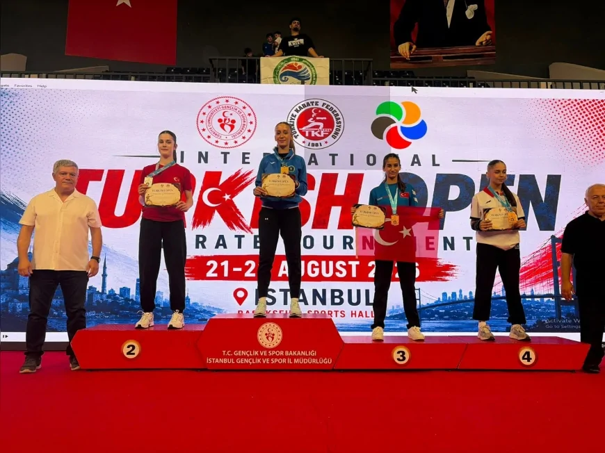 Bursa Büyükşehir Belediyesporlu Naz Kayadere, Turkish Open Karate Turnuvası’nda altın madalya kazandı