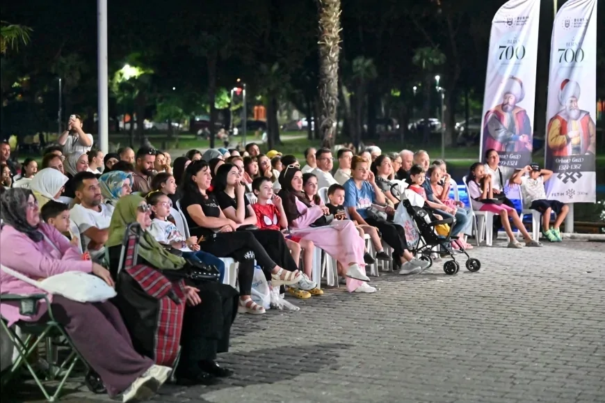 Bursa Büyükşehir Belediyesi’nin Kültürpark’taki Yeşilçam akşamlarında Süt Kardeşler nostaljisi yaşandı