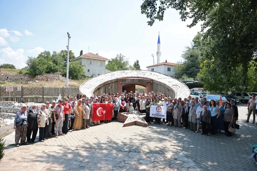 Denizli Büyükşehir Belediyesi’nin gezi programında kadınlar Acıpayam’ı keşfetti