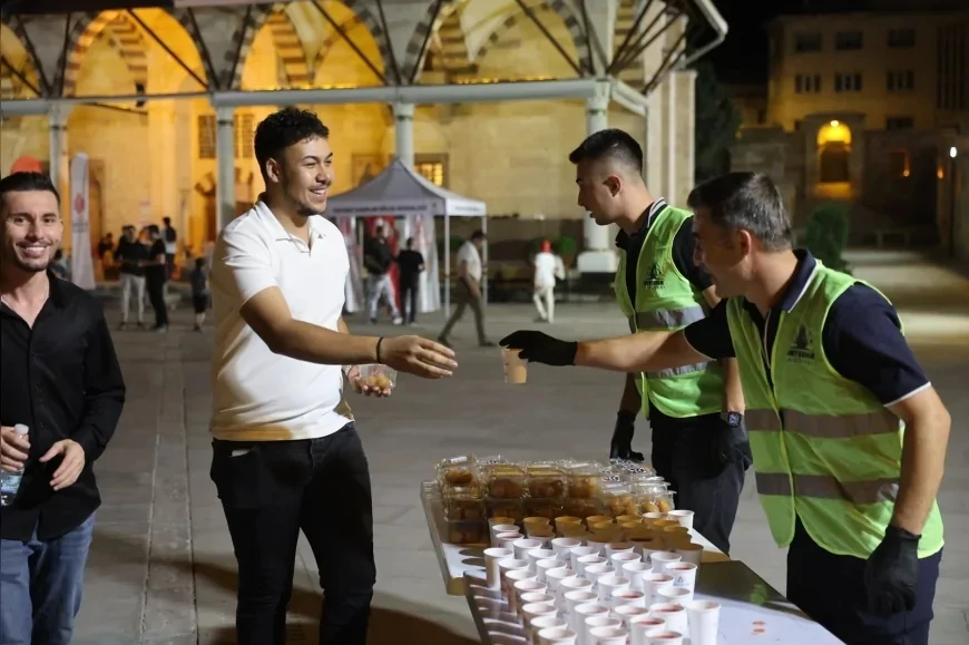 Nevşehir Belediyesi Mevlid Kandili geleneğini sürdürerek camilerde vatandaşlara ikramda bulundu