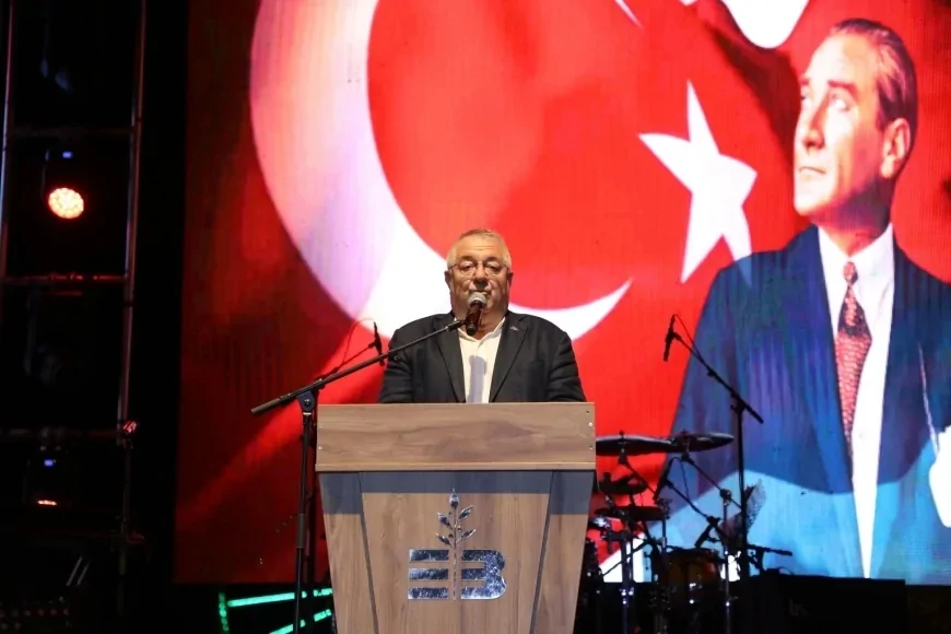 Edremit’te 30 Ağustos Zafer Bayramı için fener alayı ve Fatma Turgut konseri düzenlenecek