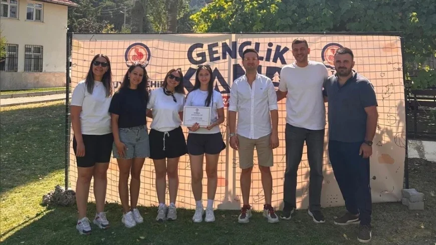 Tepebaşı Belediyesi’nin düzenlediği Cankurtaran Yaz Kampı’nda 30 genç eğitim ve etkinliklerle buluştu