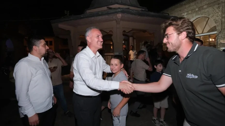 İnegöl Belediyesi Mevlid Kandilinde İshakpaşa Camisinde 1500 Kişilik Helva İkramında Bulundu