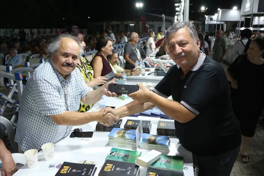 Edremit Belediye Başkanı Mehmet Ertaş: “Bizi Bir Araya Getiren Hep Aynı Şey Kitap, Kültür ve Sanat”