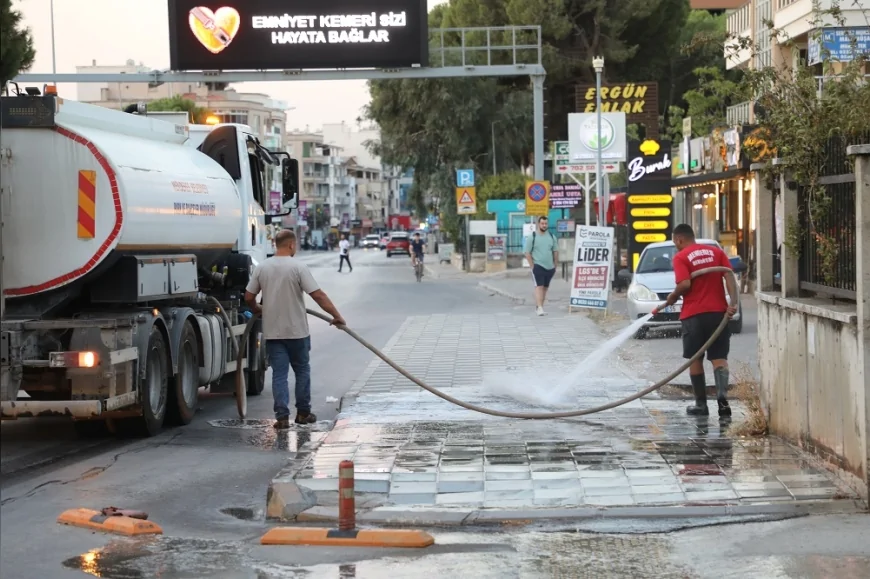 Menderes Belediyesi Genel Temizlik Seferberliğiyle Caddeleri Baştan Sona Yeniledi