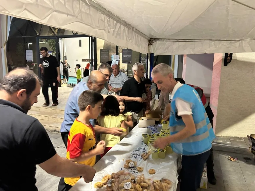 Adıyaman Belediyesi Mevlid Kandili’nde camilerde kandil simidi ve limonata ikram etti