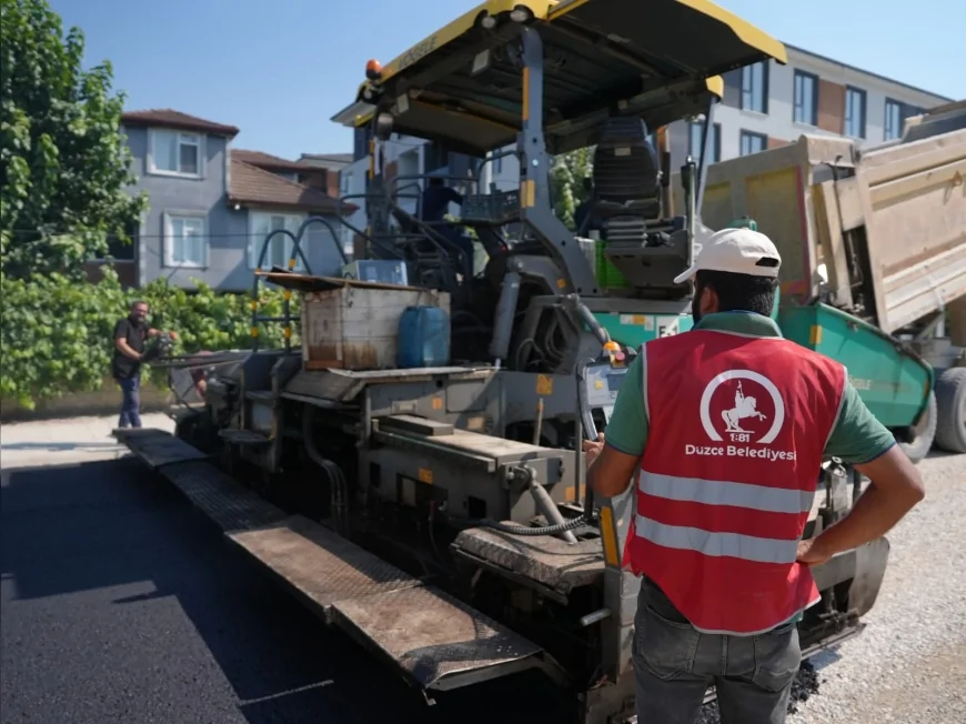 Düzce Belediyesi İstanbul Caddesi’nde 1.800 Metrelik Asfalt Yenilemesine Başladı