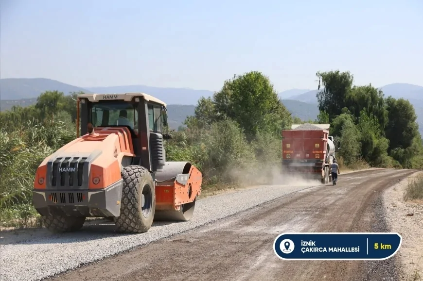 Bursa Büyükşehir Belediyesi 5 ilçede 22 kilometrelik yolu sathi kaplamayla yeniliyor