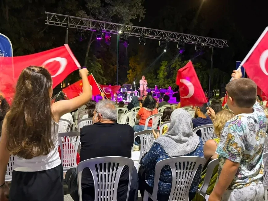 Bursa’da 30 Ağustos coşkusu Kültürpark’ta zafer türküleriyle başladı