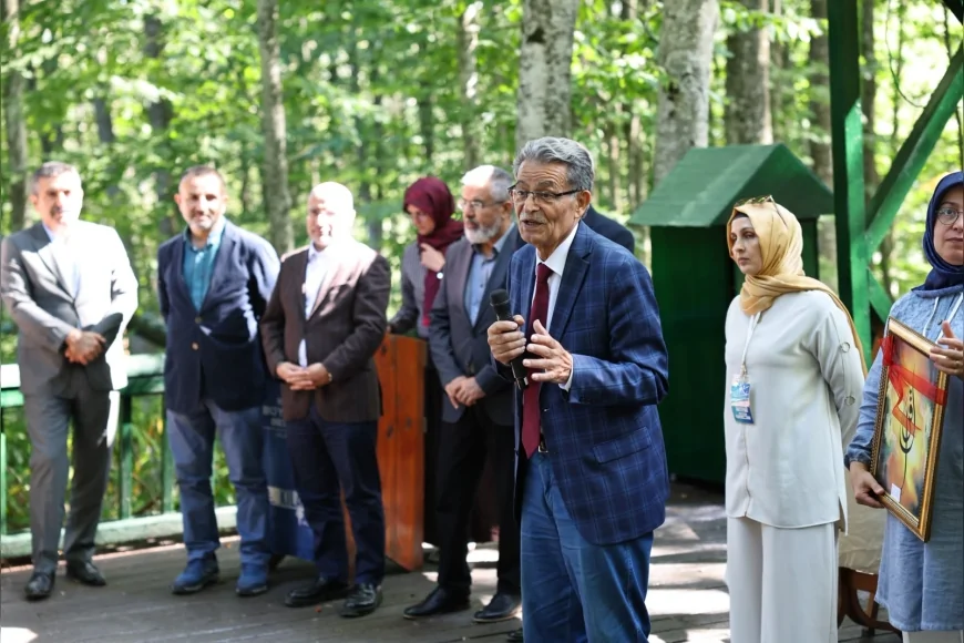 Başiskele Belediye Başkanı M. Yasin Özlü, Anadolu Mektebi’nin 15. yılında gençlerle edebiyat ve kültür kampında buluştu