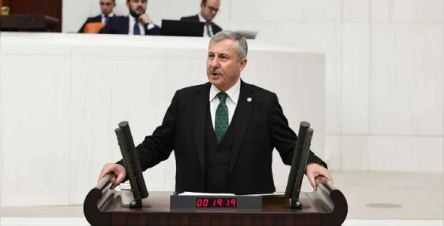 Yeni Yol Grup Başkanvekili Doç. Dr. Selçuk Özdağ: “Esnaftan pano ve branda bedeli istendi mi?”
