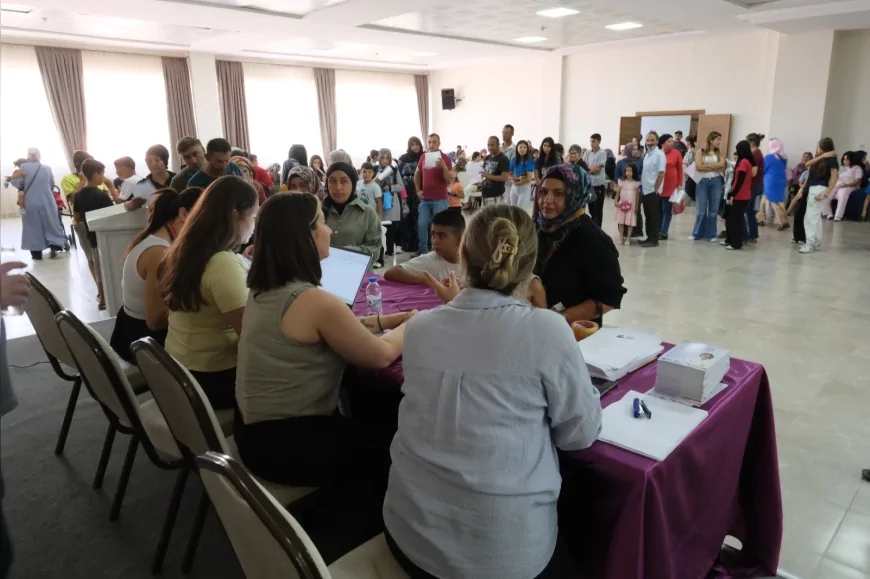 Eskişehir Büyükşehir Belediyesi kırsaldaki öğrenciler için kırtasiye desteği dağıtımını 12 ilçede sürdürüyor