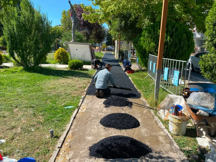 Altıeylül Belediyesi 11 parkta yenileme çalışması başlattı, spor ve oyun alanları modernleşiyor