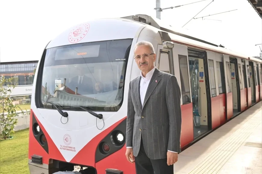 Ulaştırma ve Altyapı Bakanı Abdulkadir Uraloğlu: “30 Ağustos’ta Ankara, İstanbul ve İzmir’de raylı sistem hatları ücretsiz olacak”