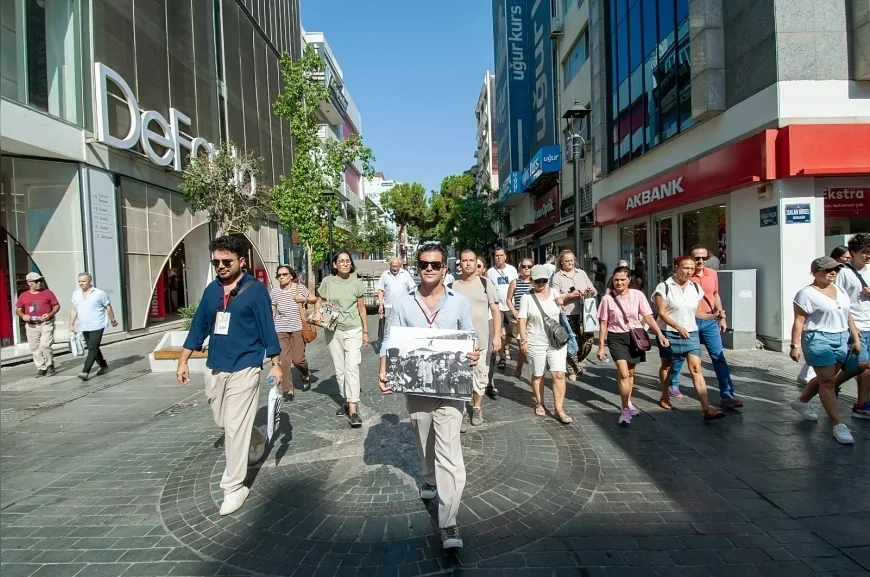 Karşıyaka’da “Atatürk’ün Adımlarıyla Karşıyaka” rotasında rehberli turlar başladı