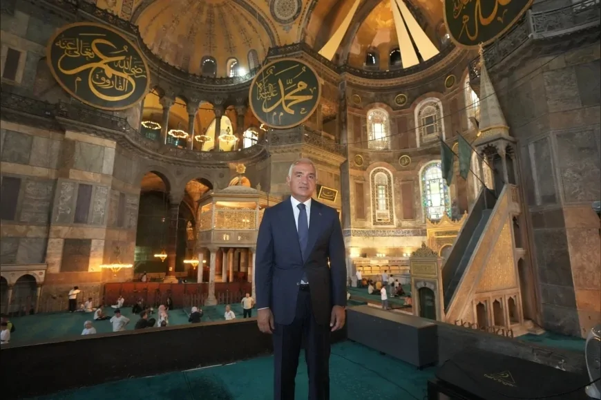 Kültür ve Turizm Bakanı Mehmet Nuri Ersoy: “Fatih’in emanetini tarihinin en kapsamlı restorasyonuna aldık”