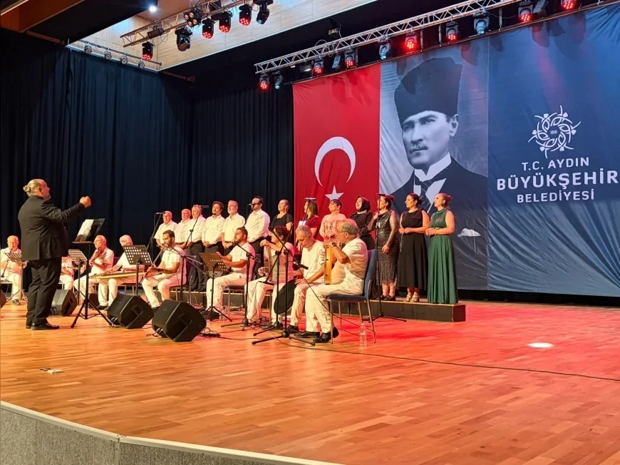 Didim’de Türk Sanat Müziği Ezgileri Yankılandı, Şarkılar Geçidi Konseri Vatandaşlarla Buluştu