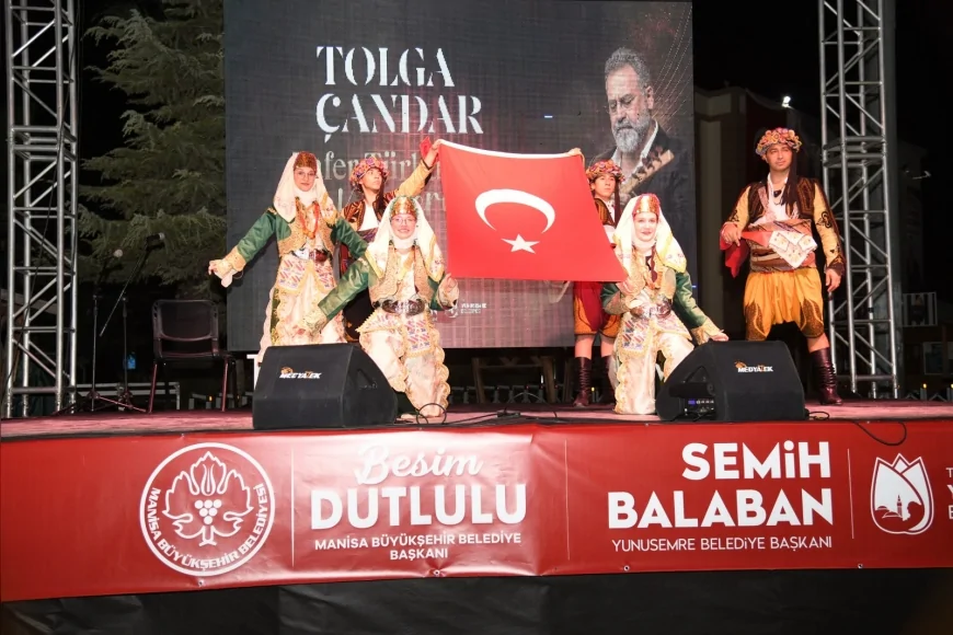 Yunusemre’de 30 Ağustos Coşkusu Tolga Çandar’ın Zafer Türküleri Konseriyle Muradiye Meydanı’na Taştı