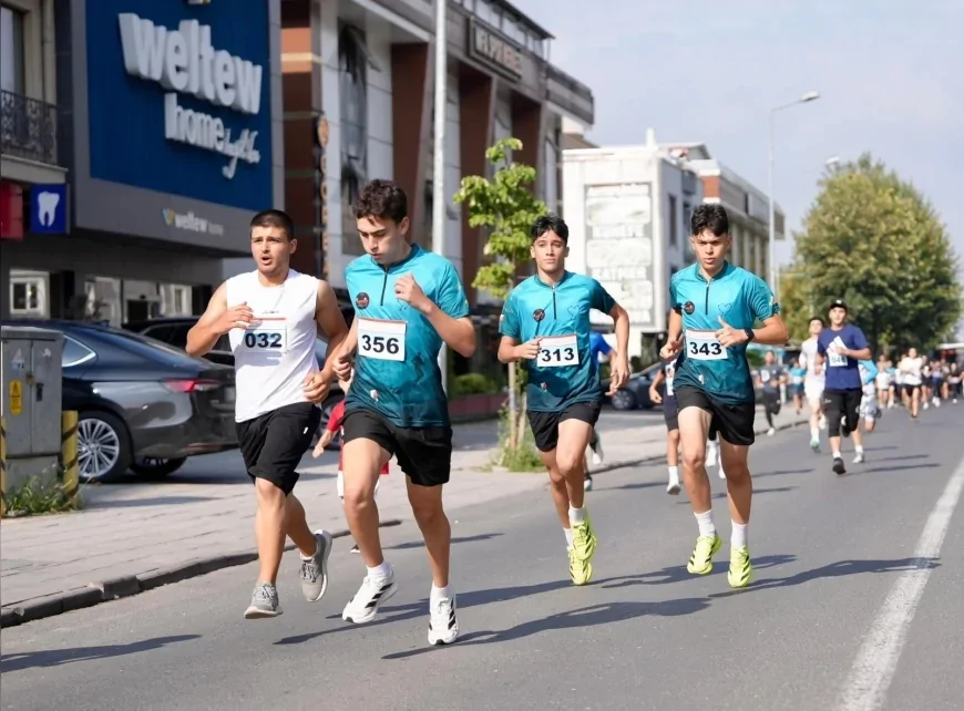 Düzce’de 50 sporcu 2 kilometrelik parkurda Zafer Bayramı için koştu