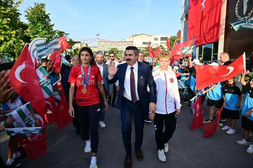 YILDIRIM BELEDİYE BAŞKANI OKTAY YILMAZ: “YILDIRIM GENÇLER İÇİN ÇEKİM MERKEZİNE DÖNÜŞMÜŞTÜR”