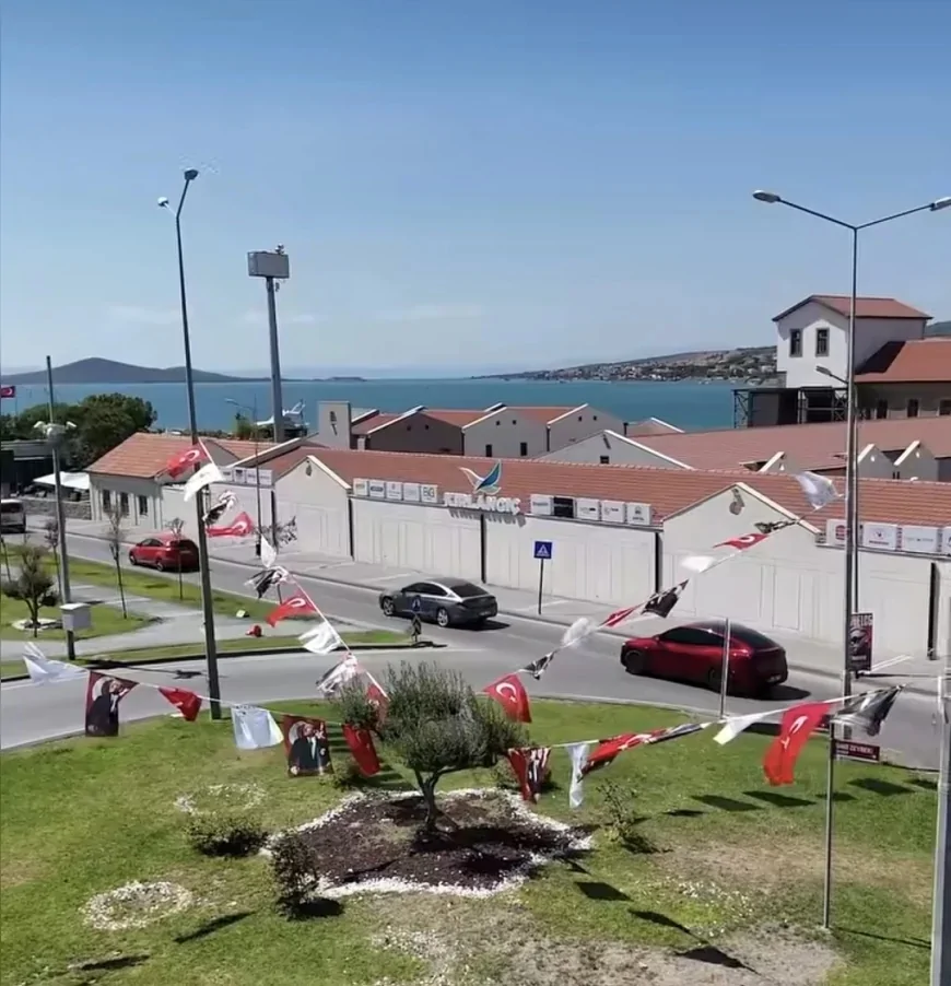 Ayvalık’ta 30 Ağustos Zafer Bayramı’nın 104. yıl dönümü coşkusu cadde ve meydanlara yansıdı