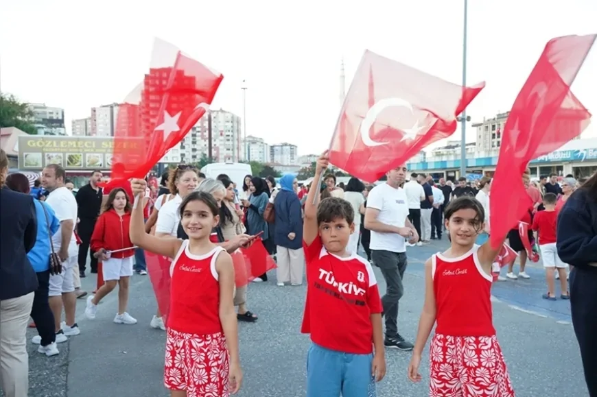 Beylikdüzü’nde 30 Ağustos Zafer Bayramı kortej, konser ve etkinliklerle kutlandı