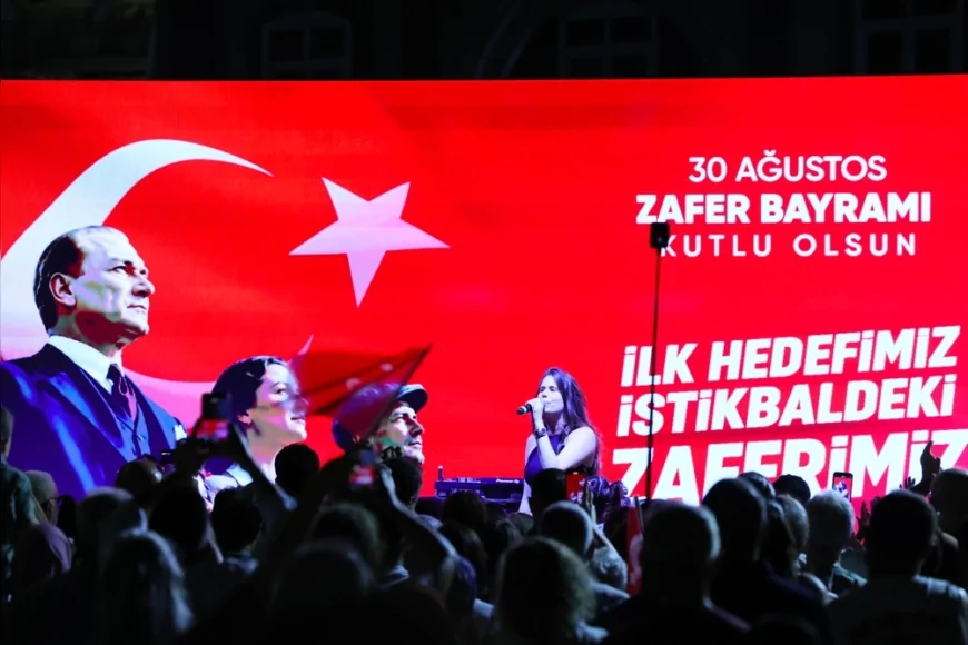 Çeşme Belediye Başkanı Lâl Denizli: “Bizler kurtuluşun ve kuruluşun iradesiyle yürüyenleriz”