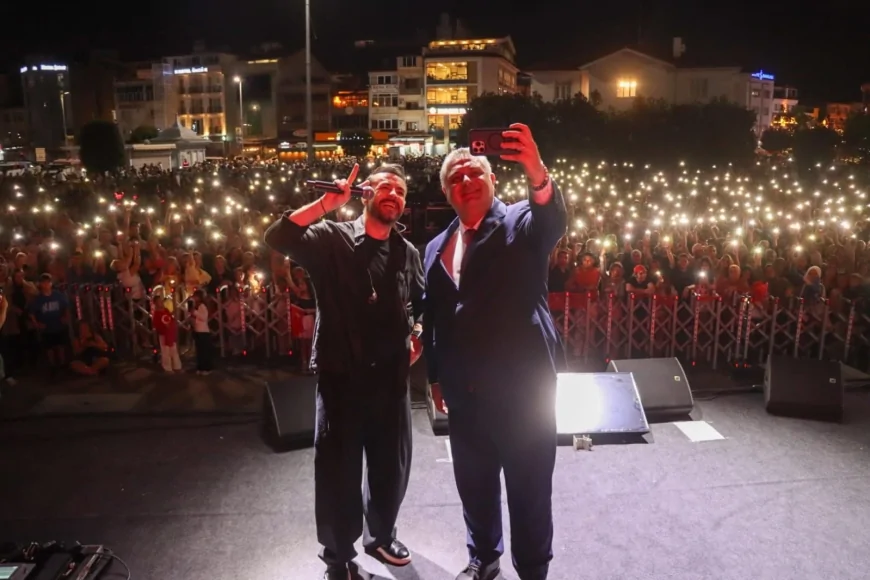 Yalova’da 30 Ağustos Zafer Bayramı coşkusu Burak Kut konseriyle binlerce kişinin katılımıyla taçlandı