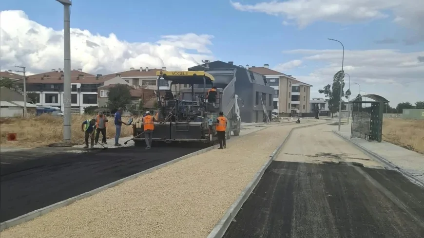 Tepebaşı Belediyesi Zincirlikuyu Mahallesi Aktürk Sokak’ta Üstyapı Çalışmalarını Sürdürüyor