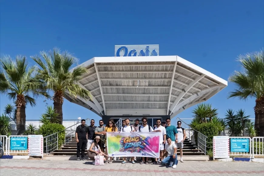 İzmir Büyükşehir Belediyesi’nden gençlere yaz tatilinde aquapark keyfi: 11 ilçeden 450 genç buluştu