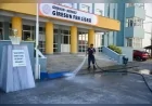 Giresun Belediyesi, Yeni Eğitim Yılı Öncesi Okul Bahçelerini Tazyikli Suyla Yıkıyor