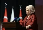 Emine Erdoğan: “Yeni eğitim-öğretim yılının tüm öğrencilerimize, öğretmenlerimize ve eğitim camiamıza hayırlı olmasını diliyorum”