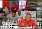 Efeler Belediyesi Kent Lokantası hafta içi 4 çeşit yemeği 150 TL’ye sunuyor