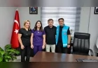 Gediz’de 21 yıllık hemşire anne ve babanın gururu: Kızları aynı hastanede doktor olarak göreve başladı