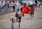 Ayvalık’ın kurtuluşunun 104. yılında rahvan atlar Sarımsaklı’da kıyasıya yarıştı