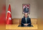 Iğdır Valisi M. Fırat Taşolar eline temizlik ekipmanlarını alarak çalışmalara katıldı
