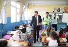 Dikili Belediye Başkanı Adil Kırgöz: “453 çocuğumuzun tamamına eğitim setlerini ulaştırdık”
