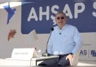 Zafer Partisi Genel Başkanı Prof. Dr. Ümit Özdağ İzmir Kitap Fuarı’nda kitapseverlerle buluştu