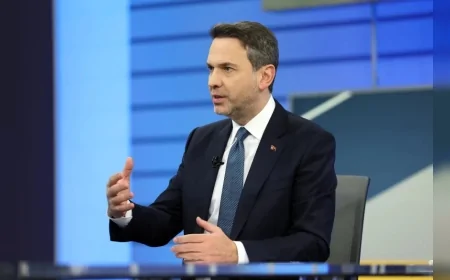Enerji ve Tabii Kaynaklar Bakanı Alparslan Bayraktar: “YKS’de ilk 100 bine giren 500 öğrencimize aylık 13 bin 750 TL burs sağlayacağız”
