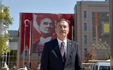 Tepebaşı Belediye Başkanı Dt. Ahmet Ataç: “Eskişehir Cumhuriyet değerlerine kararlılıkla sahip çıkmaya devam edecek”