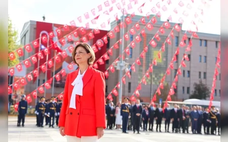 Eskişehir Büyükşehir Belediye Başkanı Ayşe Ünlüce: “Cumhuriyet şehri Eskişehir’imizin kurtuluşunun 104. yılını kutluyorum