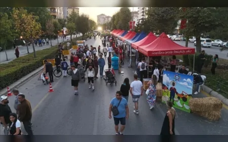 Eskişehir’de Arabasız Pazar Atatürk Bulvarı’nı çocuklar ve aileler için buluşma alanına dönüştürdü