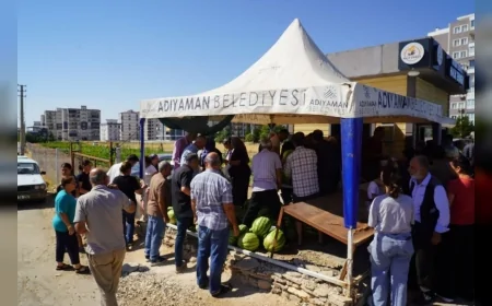 Adıyaman Belediyesinin bostanında yetiştirilen karpuzlar kilogramı 5 TL’den vatandaşla buluştu