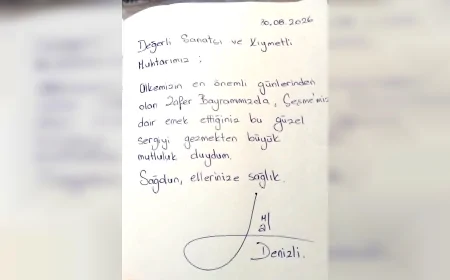 Çeşme Belediye Başkanı Lal Denizli, Rasim Özgül’ün Çeşme’nin tarihî değerlerini suluboya ile buluşturduğu ilk kişisel sergisini ziyaret etti